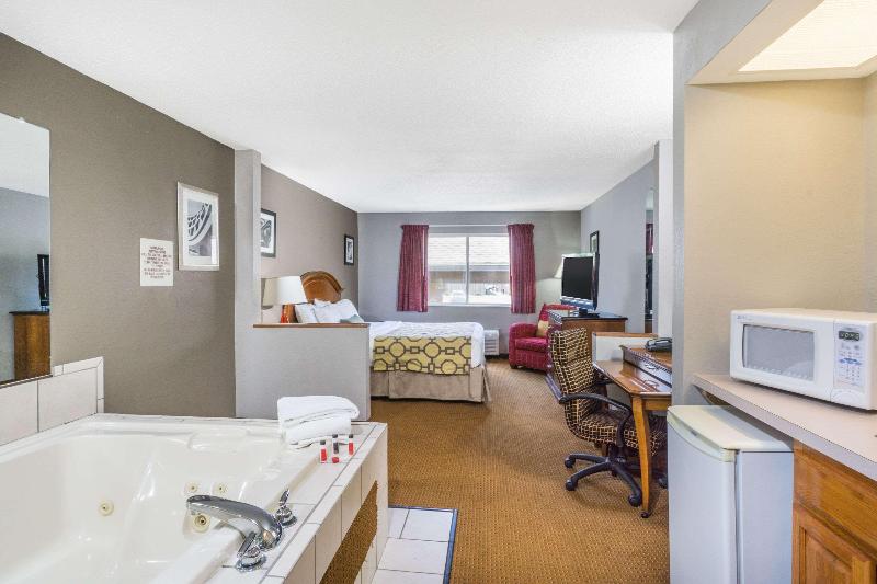 Baymont by Wyndham Piqua image