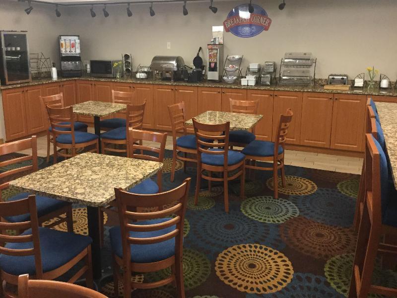 Baymont by Wyndham Mishawaka South Bend Area image