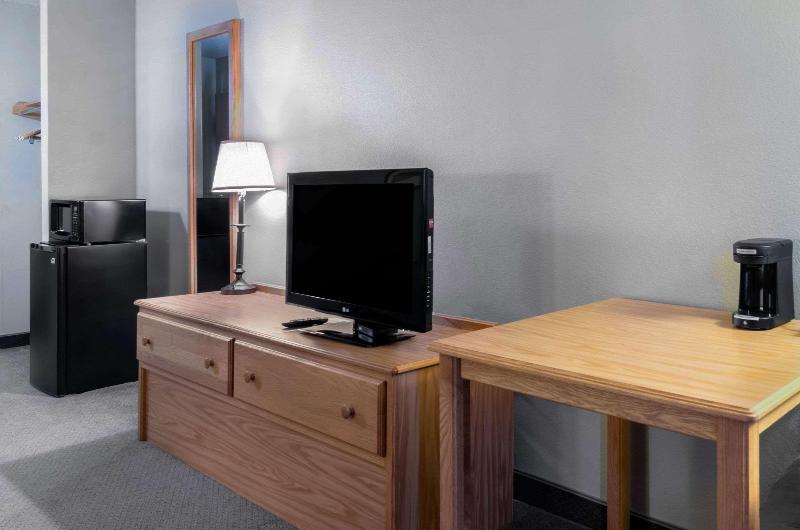 Rodeway Inn Newton image