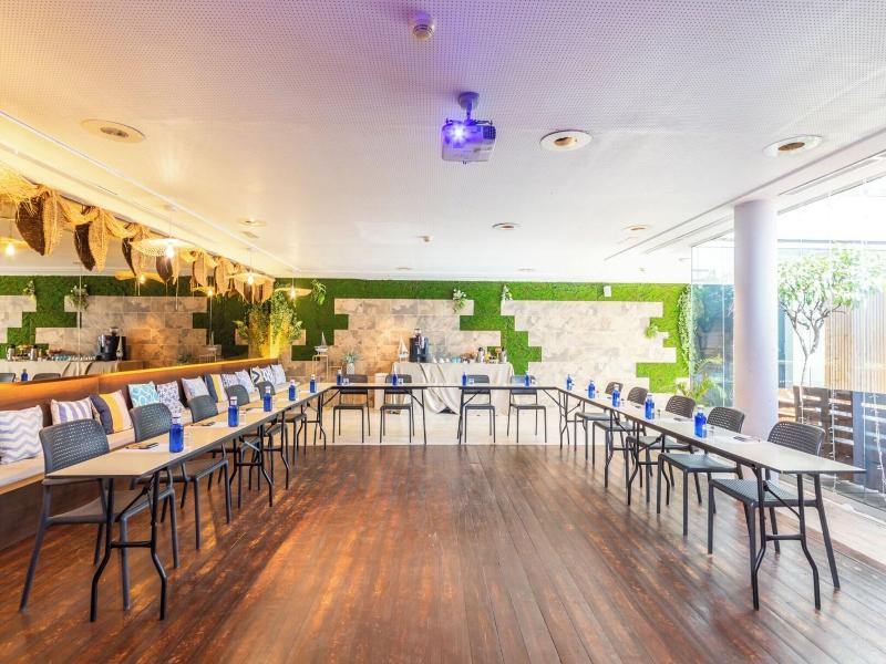 Meraki Beach Hotel image