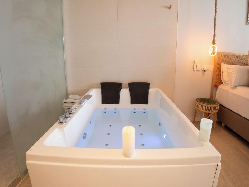 Meraki Beach Hotel image
