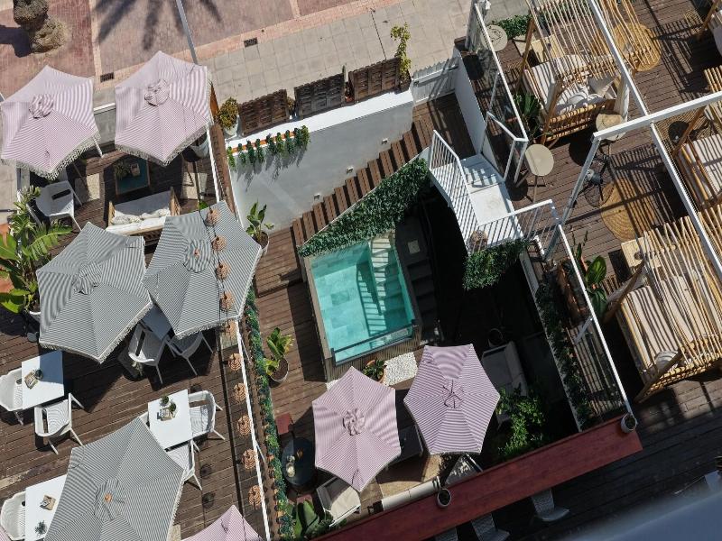 Meraki Beach Hotel image