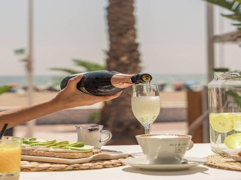 Meraki Beach Hotel image