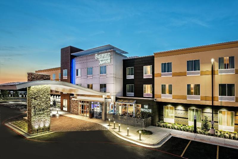 Fairfield Inn & Suites Van image