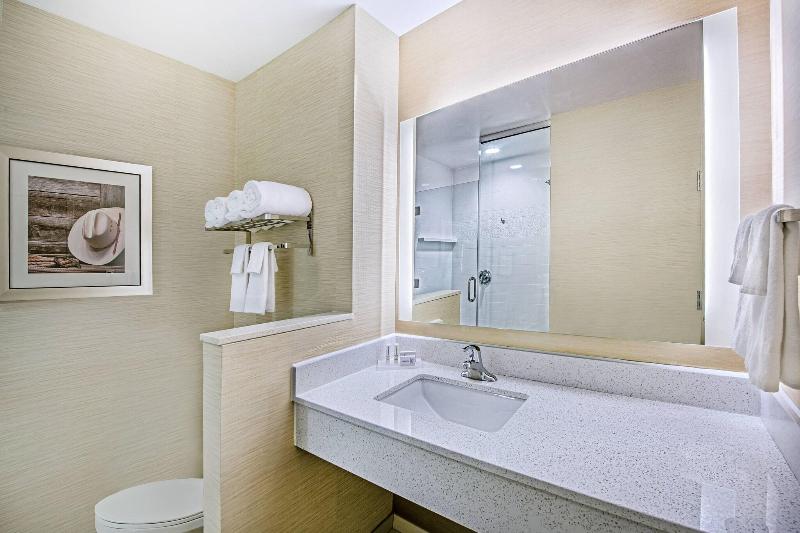Fairfield Inn & Suites Van image