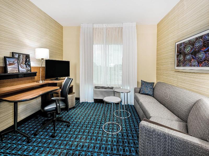 Fairfield Inn & Suites Van image