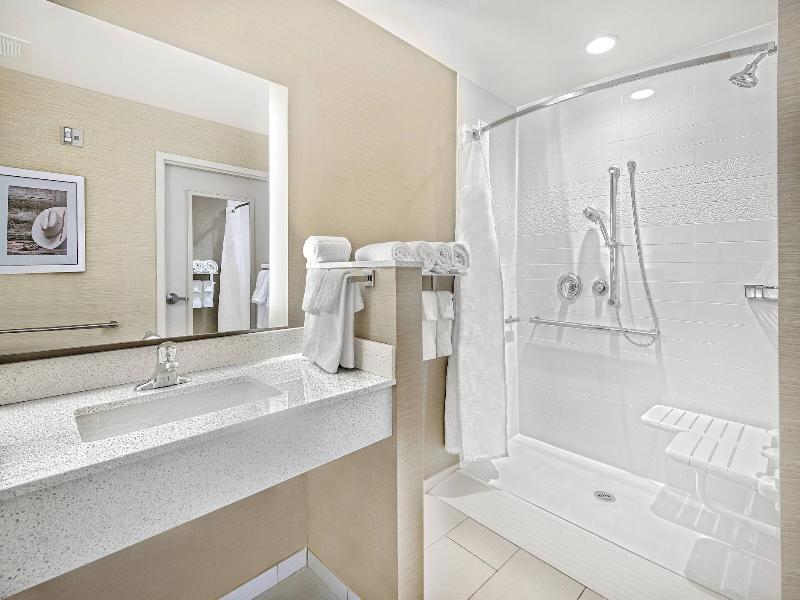 Fairfield Inn & Suites Van image