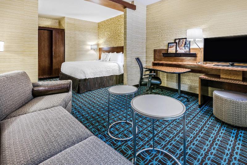 Fairfield Inn & Suites Van image