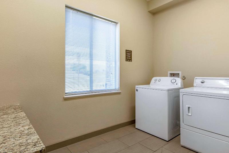 Comfort Inn & Suites Edgewood image