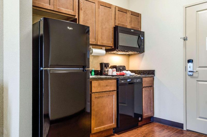 MainStay Suites Hackberry Sportsman's Lodge image