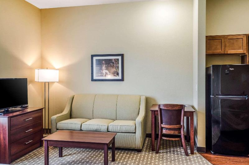 MainStay Suites Hackberry Sportsman's Lodge image