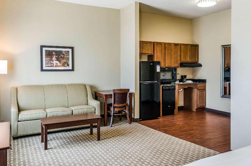 MainStay Suites Hackberry Sportsman's Lodge image