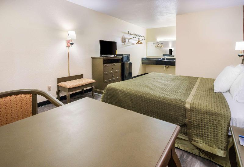 Rodeway Inn Ranger image