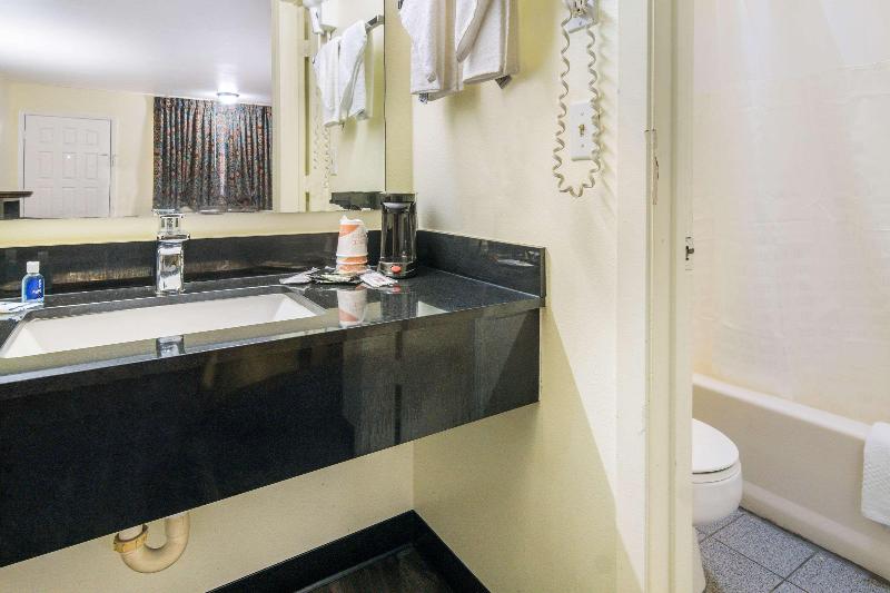 Rodeway Inn Ranger image