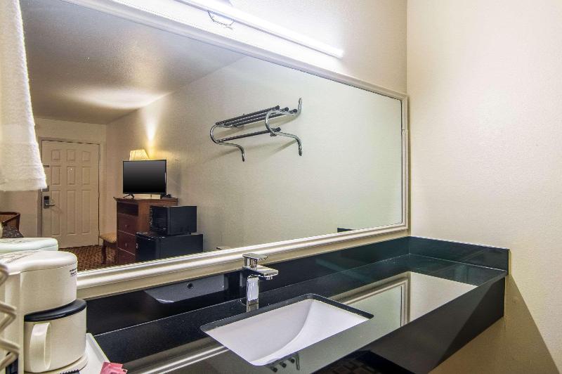 Rodeway Inn Ranger image