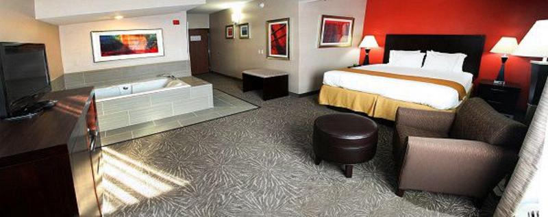 Holiday Inn Express Toledo North photo 13