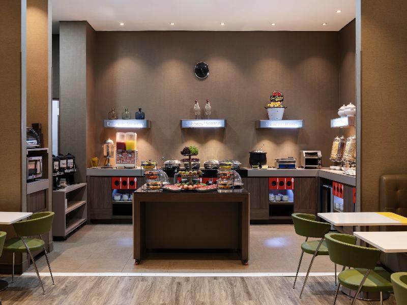 Hampton by Hilton Bogota Airport image