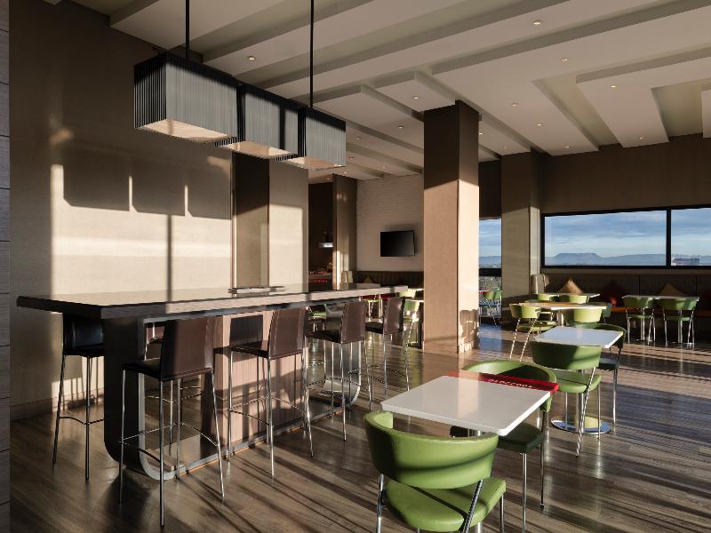 Hampton by Hilton Bogota Airport image