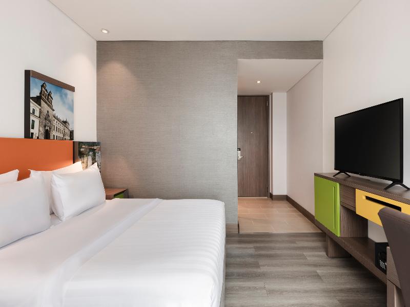 room detail thumbnail 2