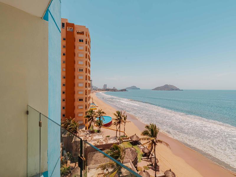 Garner Hotel Mazatlan Beach by IHG image