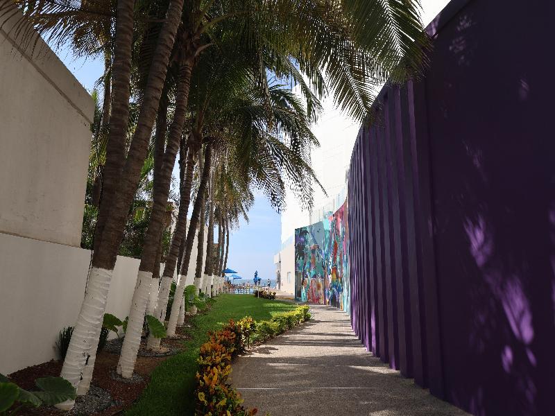 Garner Hotel Mazatlan Beach by IHG image