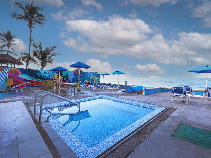 Garner Hotel Mazatlan Beach by IHG image
