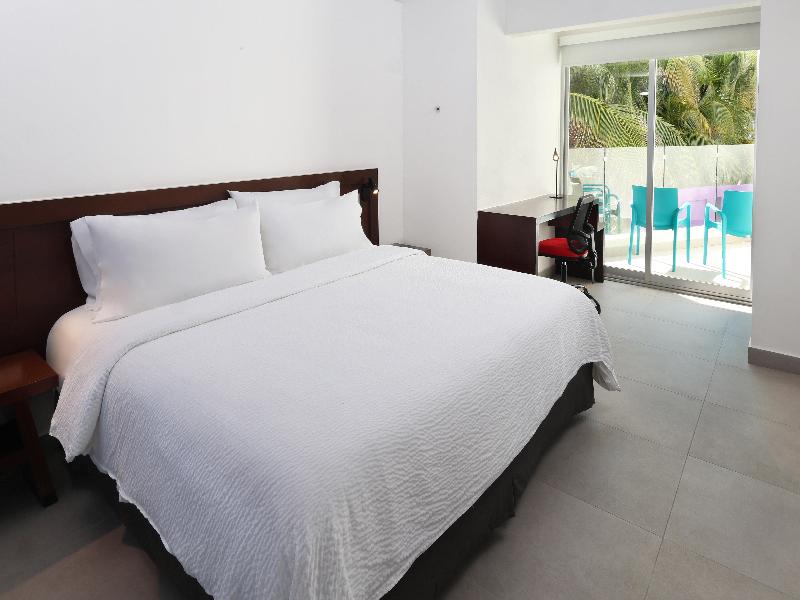 Garner Hotel Mazatlan Beach by IHG image