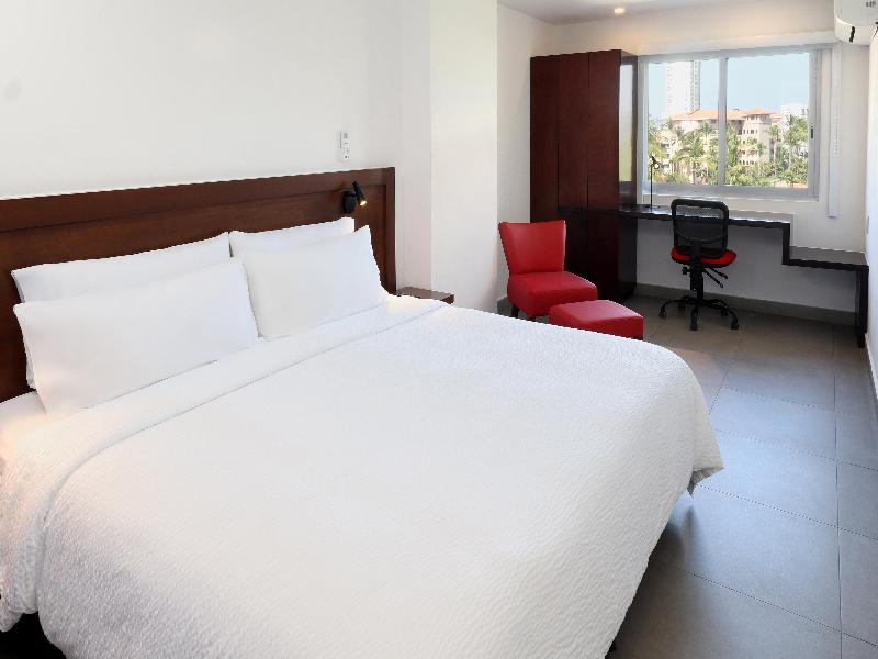 Garner Hotel Mazatlan Beach by IHG image
