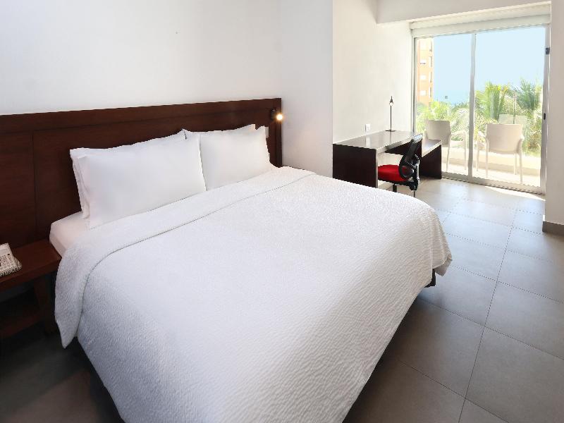 Garner Hotel Mazatlan Beach by IHG image