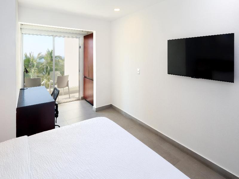Garner Hotel Mazatlan Beach by IHG image