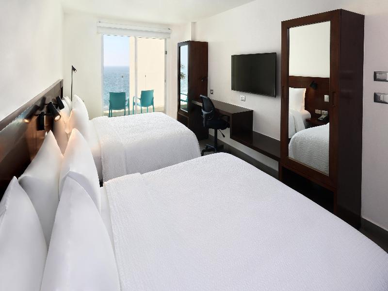 Garner Hotel Mazatlan Beach by IHG image