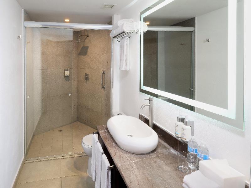 Garner Hotel Mazatlan Beach by IHG image