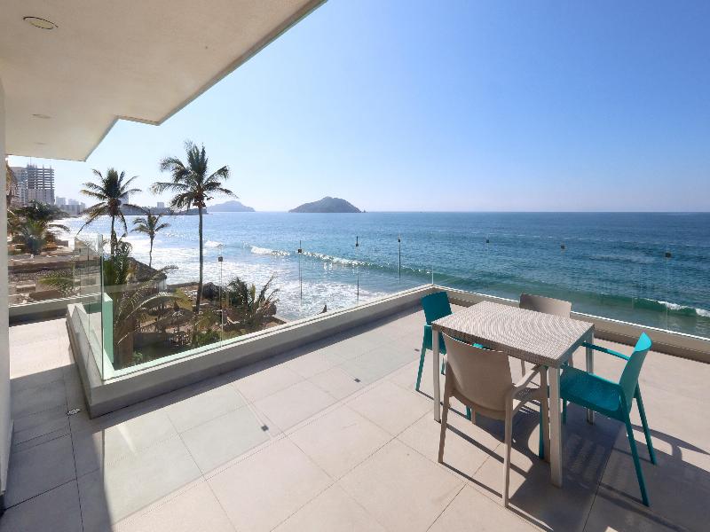 Garner Hotel Mazatlan Beach by IHG image