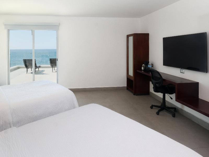 Garner Hotel Mazatlan Beach by IHG image