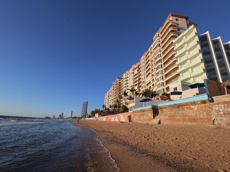 Garner Hotel Mazatlan Beach by IHG image