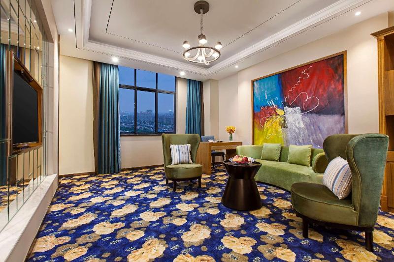 Ramada Taixing 4