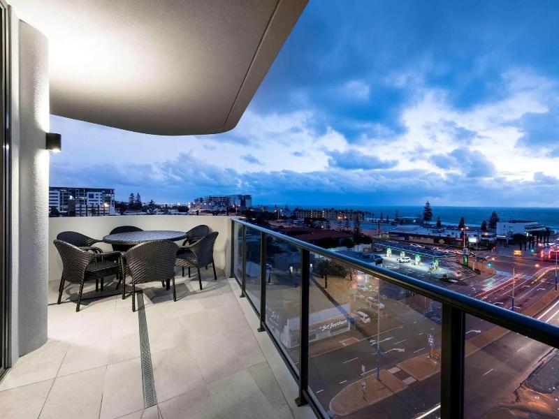 Ramada Vetroblu Scarborough Beach image
