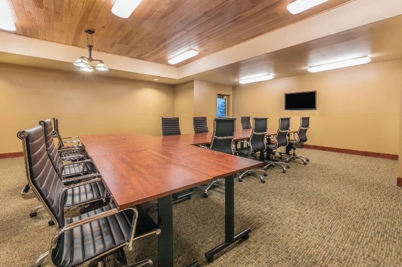 Clarion Hotel Suites image