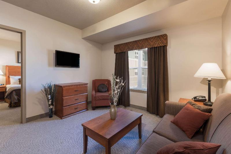 Clarion Hotel Suites image