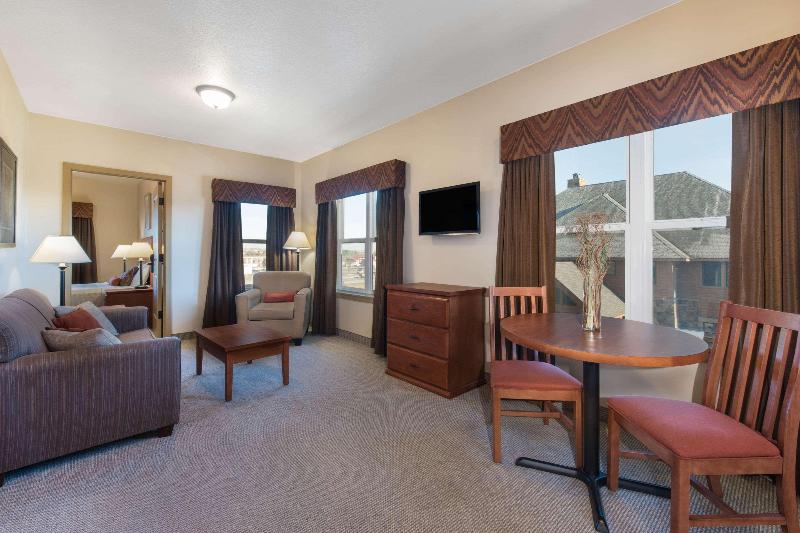 Clarion Hotel Suites image