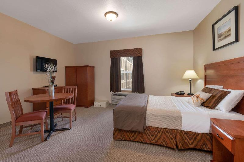 Clarion Hotel Suites image