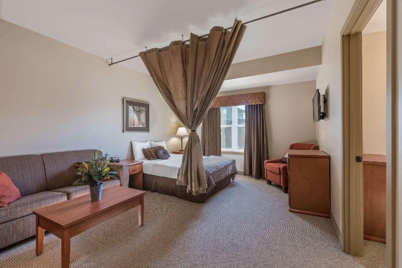 Clarion Hotel Suites image