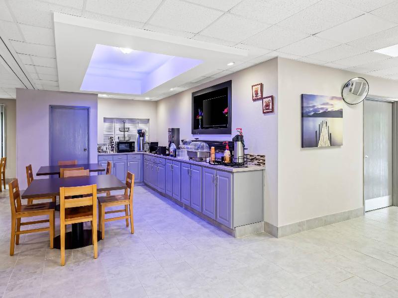 Econo Lodge Jesup GA image