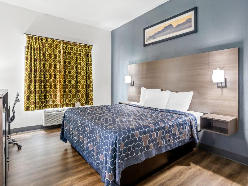 Econo Lodge Jesup GA image