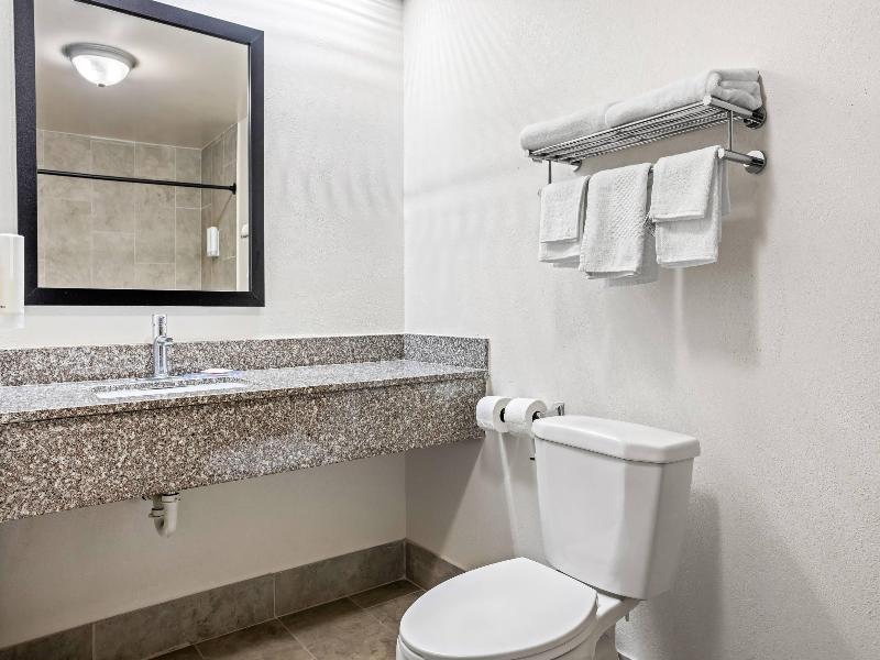 Econo Lodge Jesup GA image