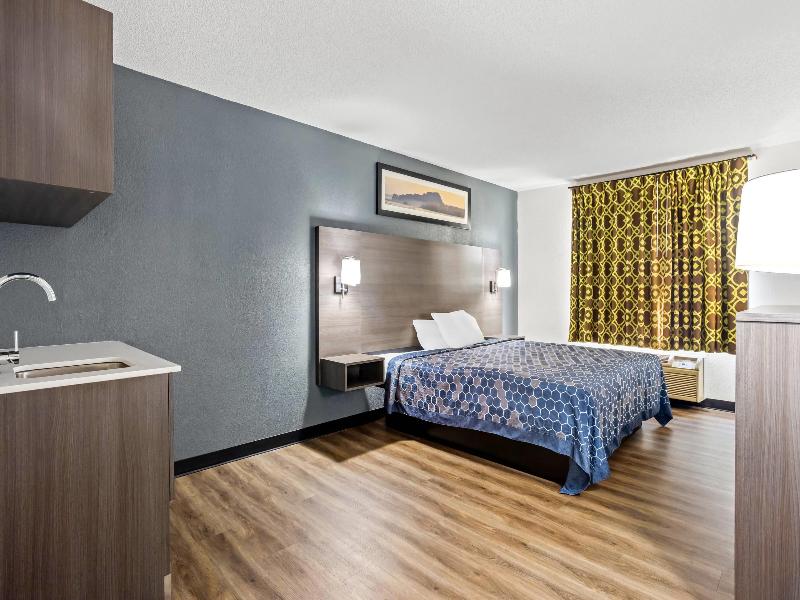 Econo Lodge Jesup GA image
