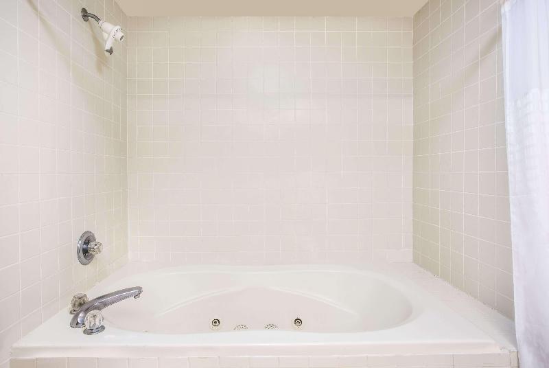 Econo Lodge Jesup GA image