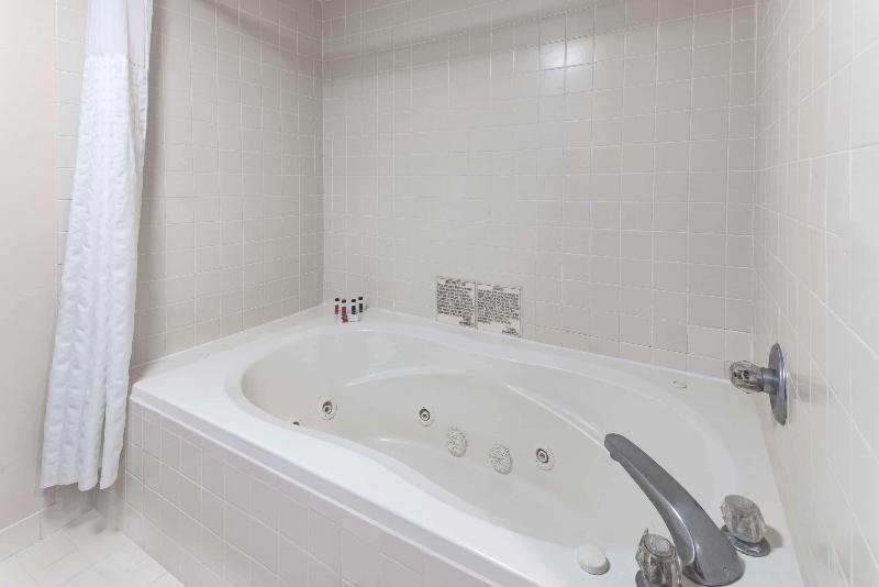 Econo Lodge Jesup GA image