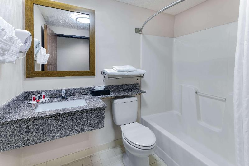 Econo Lodge Jesup GA image