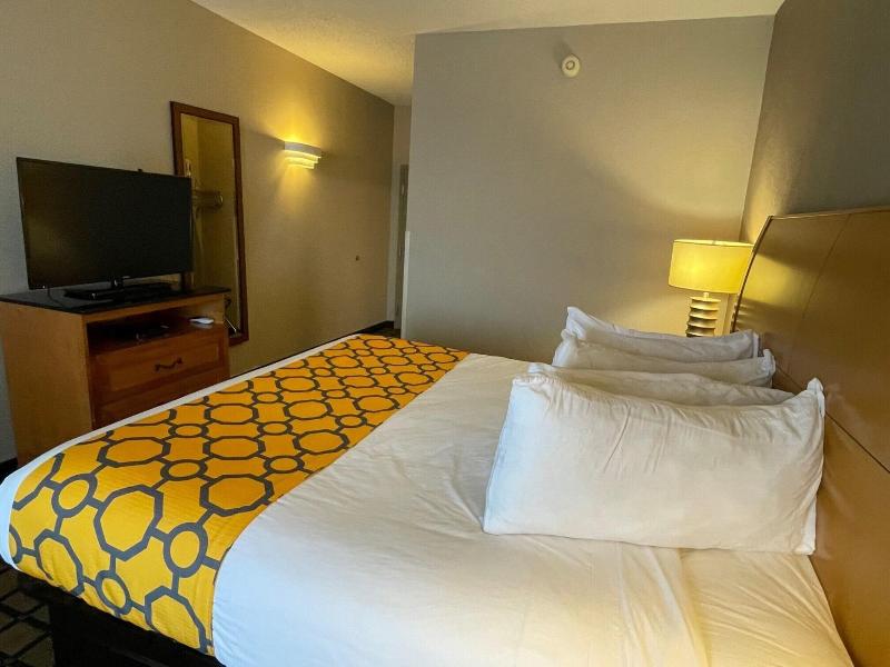 Baymont By Wyndham West Plains image